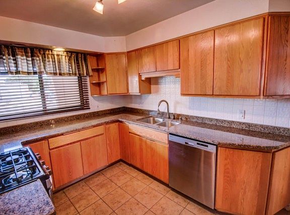 5th image of 4609 Haines Ave NE
