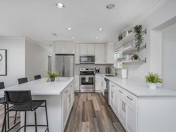 4th image of 1065 SW 4th Ter