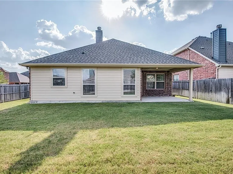 429 Roger Graves Cir — Photo 17