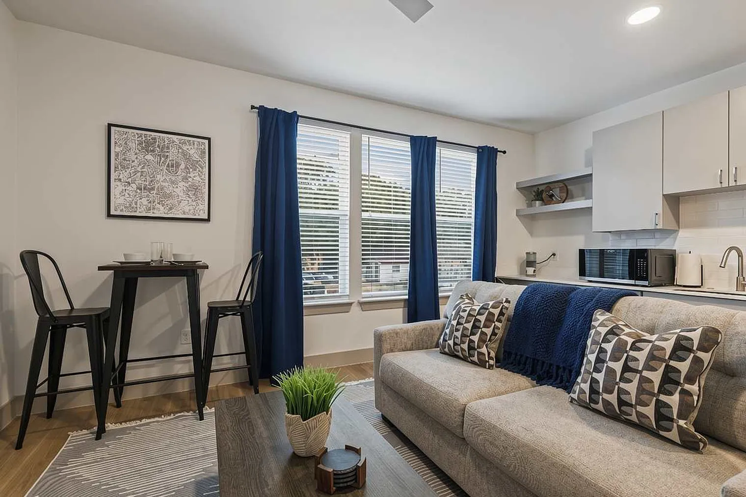 1 bed, 1.0 bath, 581 sqft, $1,766 — Photo 1