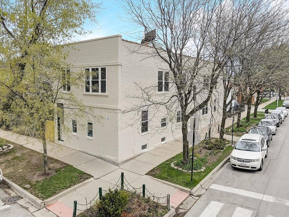1st image of 3220 W Wellington Ave #2W