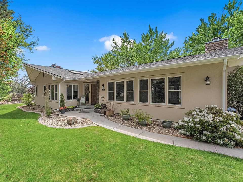 1st image of 1200 N Beverly Dr