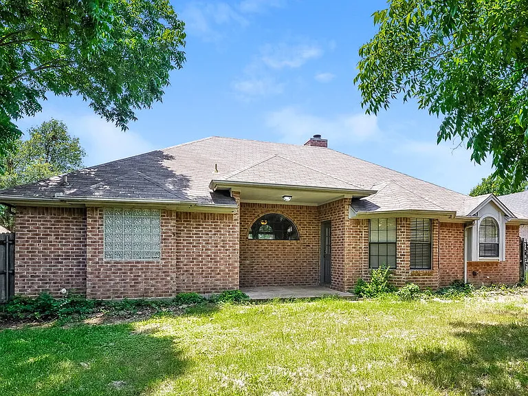 752 Bryan Dr — Photo 16
