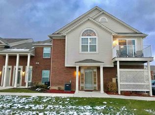 28236 S Pointe Ln, Chesterfield, MI 48051