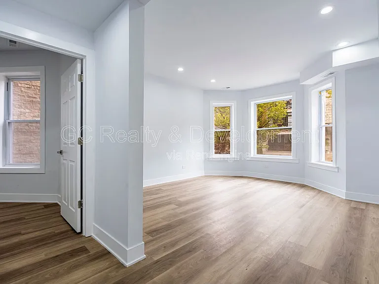 3744 N Wilton Ave #1N — Photo 2