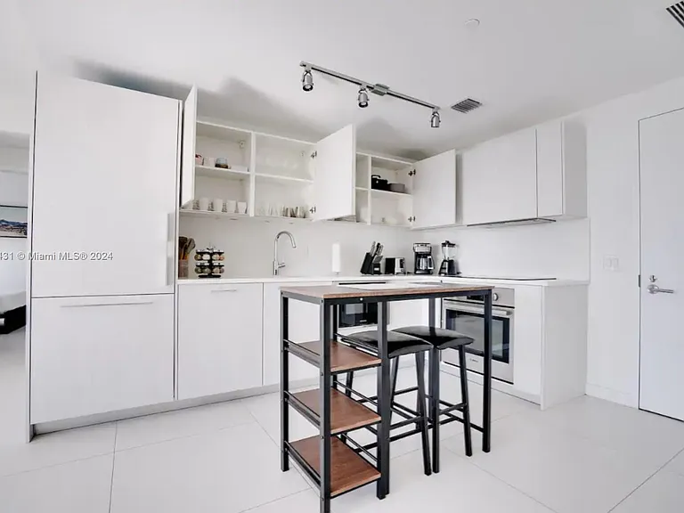 501 NE 31st St #3709 — Photo 8
