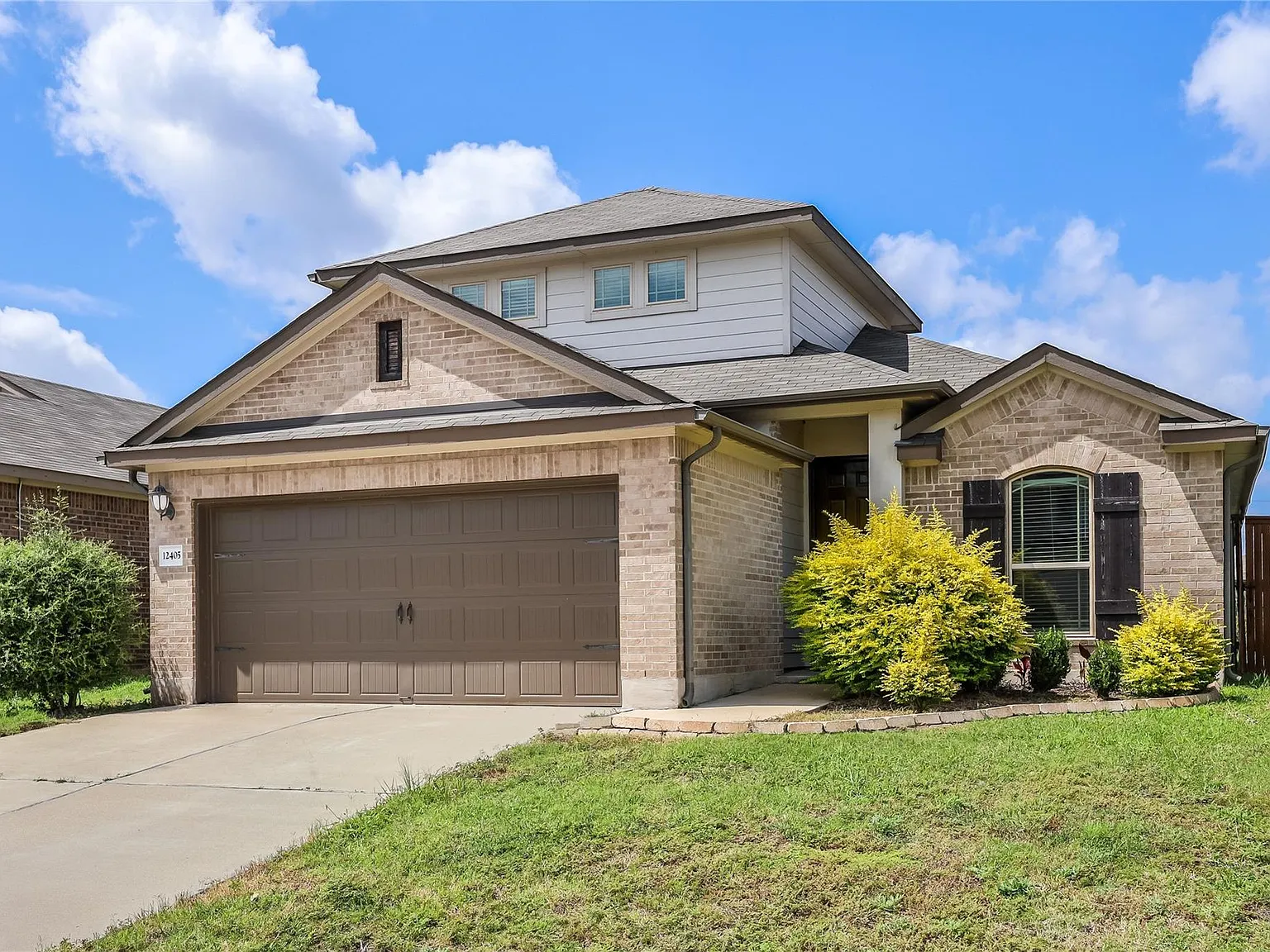 3 bed, 2.0 bath, 1929 sqft, $2,350 — Photo 3