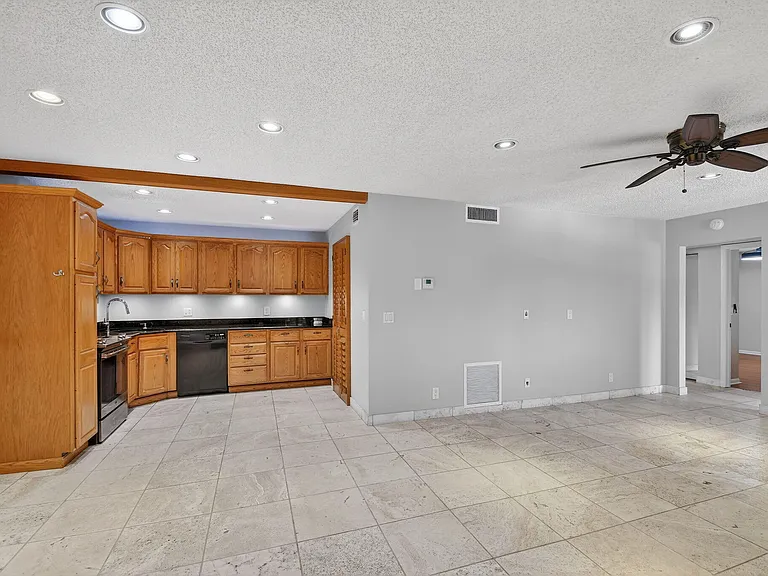 511 Shady Pine Way #D2 — Photo 8