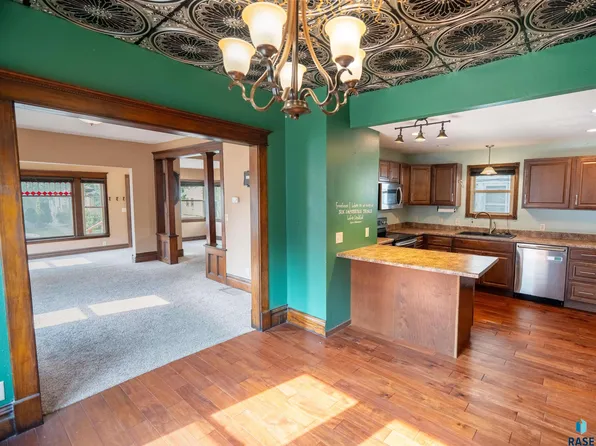 1212 W 10th St, Sioux Falls, SD 57104