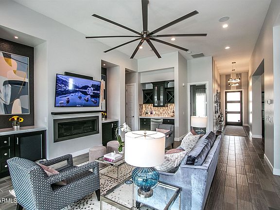 5th image of 3917 E Crittenden Ln