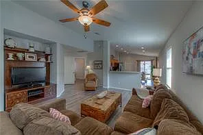 Building Photo - 1004 Gentry Dr #1