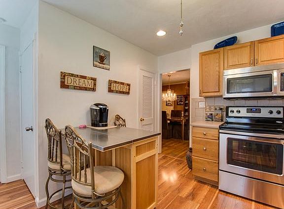 Corian counters, tile backplash & neutral colors
