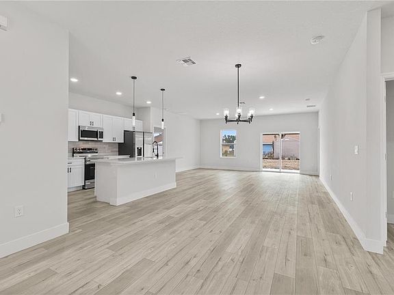 4th image of 2827 SW 161ST LOOP
