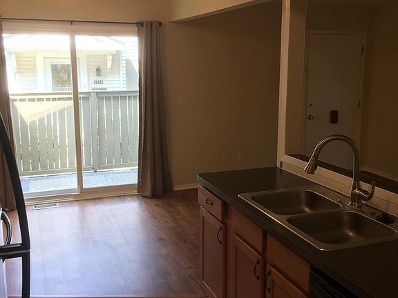 3rd image of 2754 Glenbridge Ct