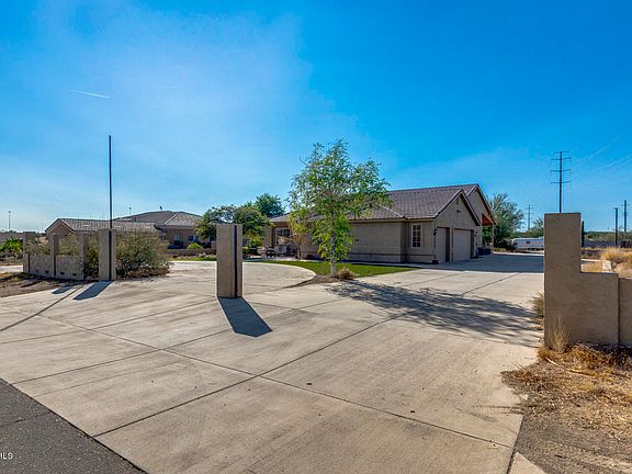 2nd image of 924 N 90th Pl