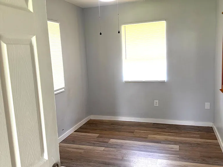 27331 Thrush Ave — Photo 5