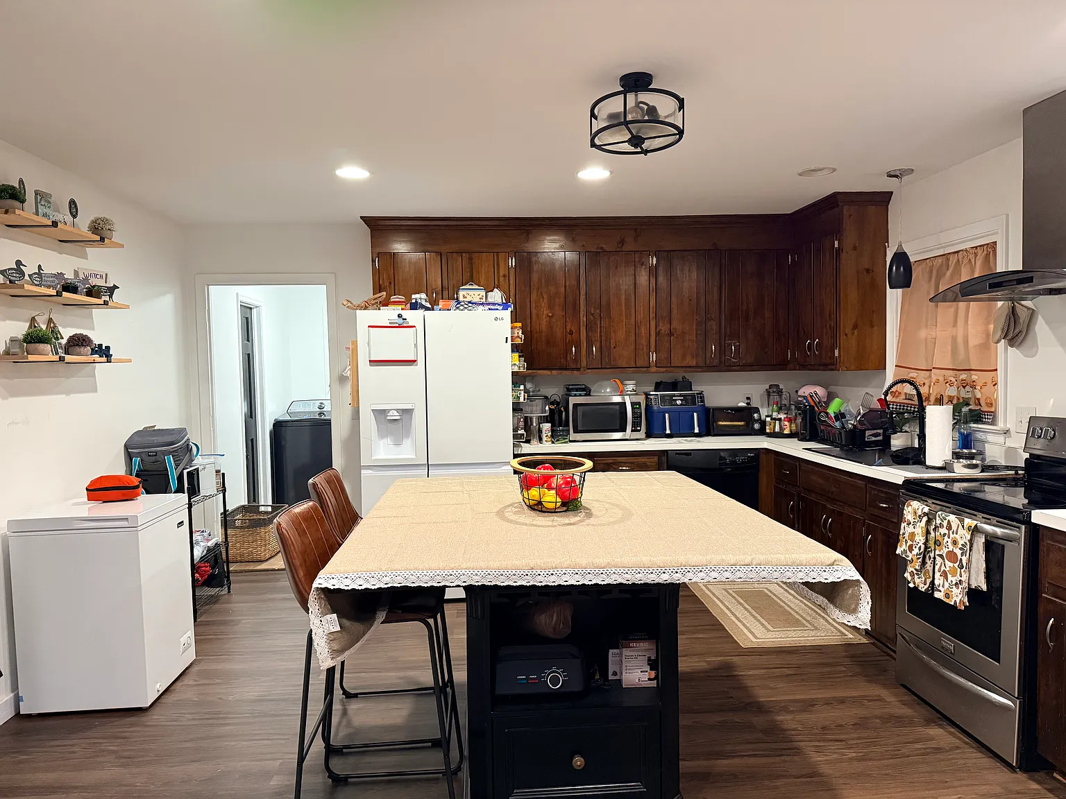 3 bed, 2.5 bath, 2001 sqft, $2,500 — Photo 4