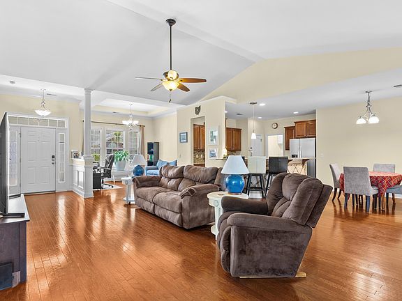 4th image of 1121 Shire Way