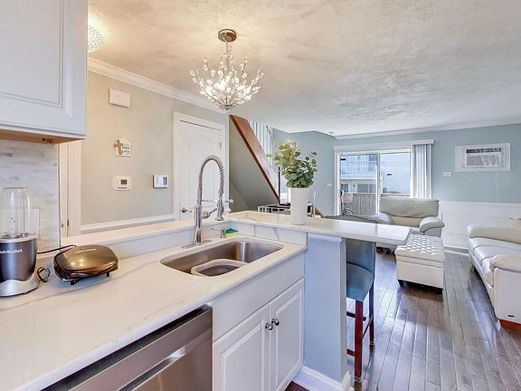 4th image of 116 Raintree Ct