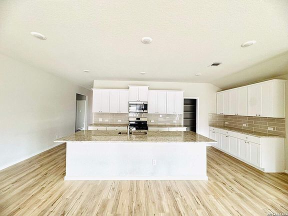 5th image of 312 Agave Circle