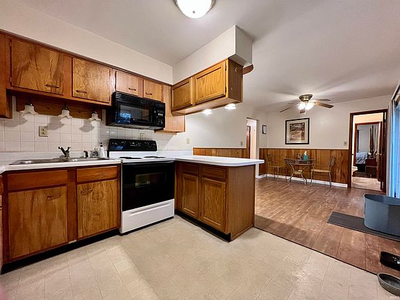 4th image of 1009 S Sunset Dr