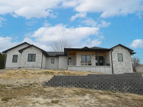 6825 58th Ave, Kearney, NE 68845
