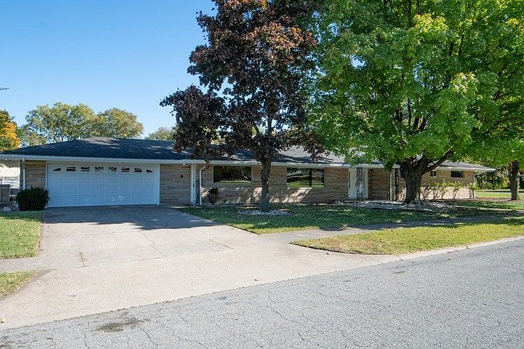 1st image of 3303 E Jefferson Blvd