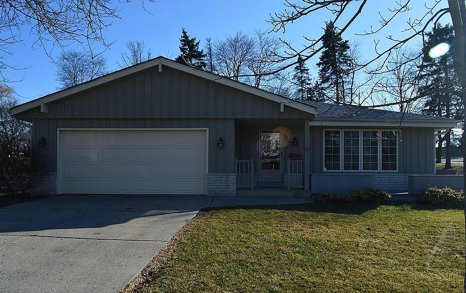 1st image of 4995 Sussex Ln