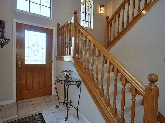 2nd image of 15031 Vistamont Dr