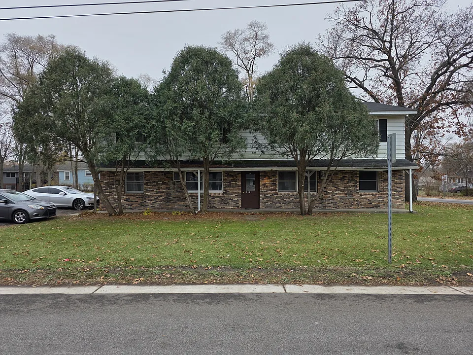 5131 Independence Ave #2