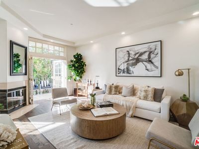 11680 Montana Ave APT 201, Los Angeles, CA, 90049