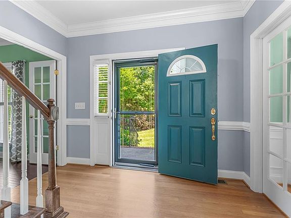 5th image of 220 Lake Dale Ct