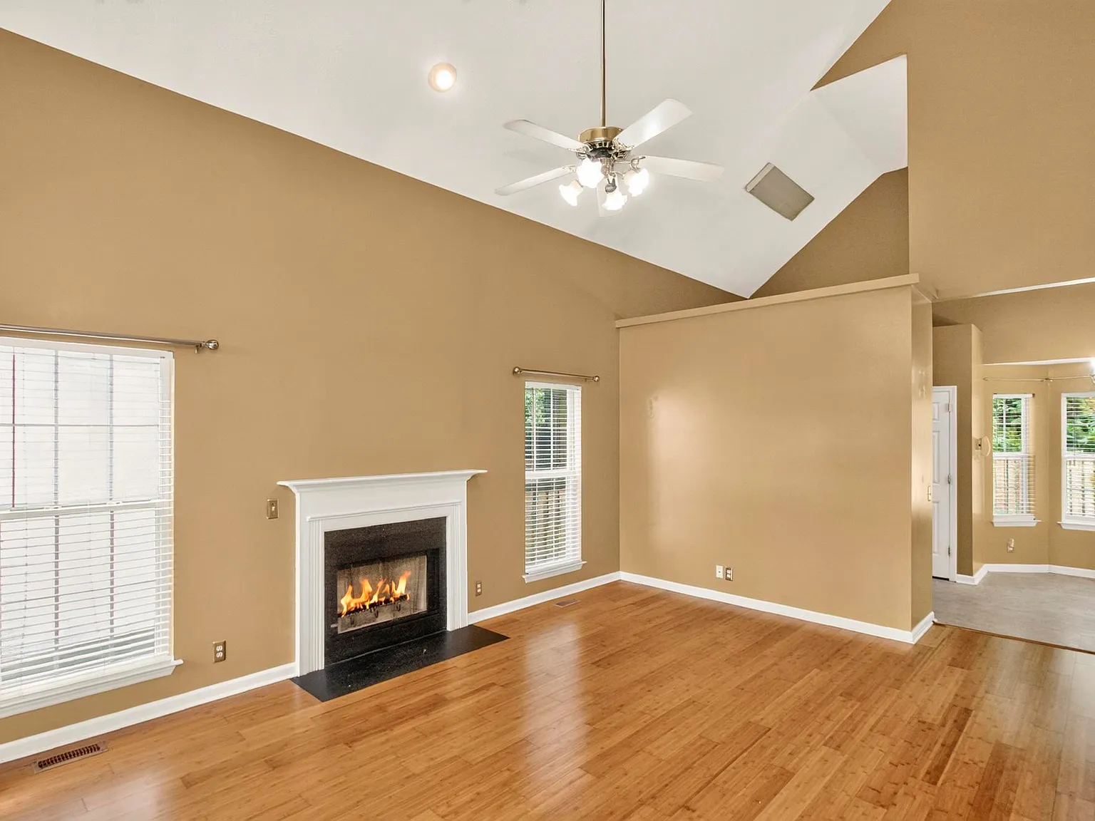 3 bed, 1432 sqft, $2,100 — Photo 4