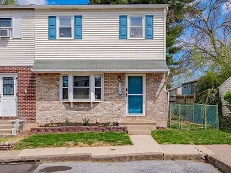 5727 Greens Dr — Photo 2