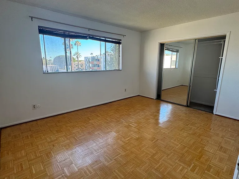 1344 N Martel Ave #306 — Photo 26
