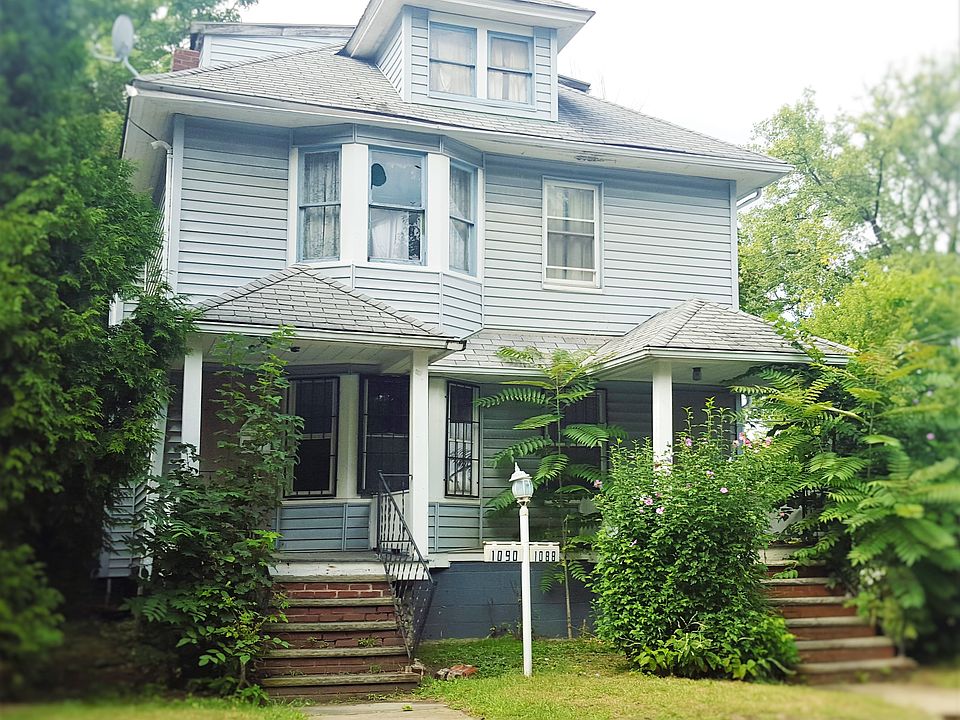 1st image of 1090 E 111th St