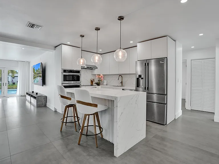 4480 SW 34th Dr — Photo 10