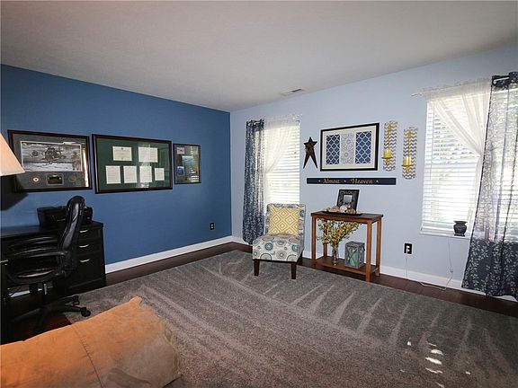 3rd image of 593 Eagles Nest Ct