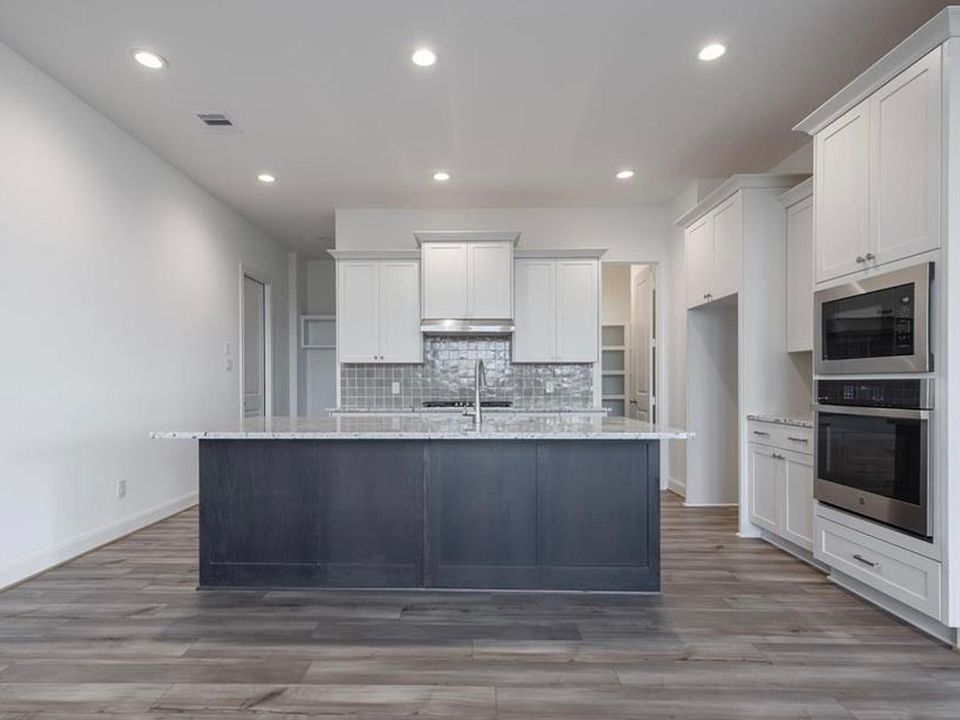 2nd image of 21134 Regal Terrace Dr