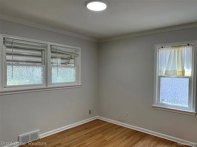 310 Albany St — Photo 11