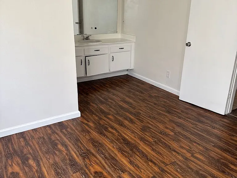 8844 Tobias Ave — Photo 5