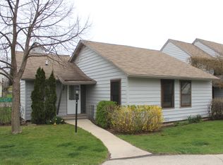 651 Beth Ct, Gurnee, IL 60031