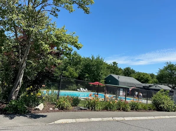 170 E Hadley Rd APT 60, Amherst, MA 01002