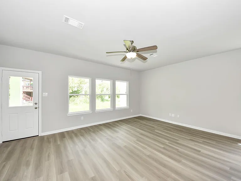 638 Stovall Dr — Photo 10