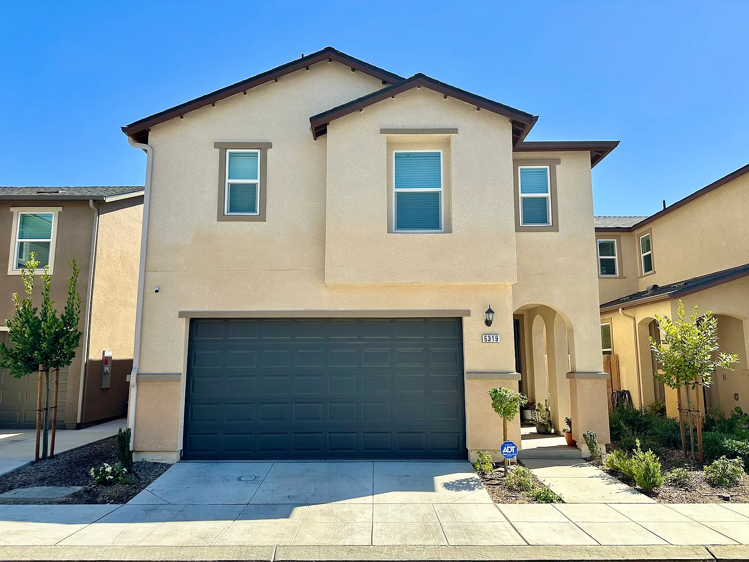 3 bed, 1652 sqft, $2,500 — Photo 2