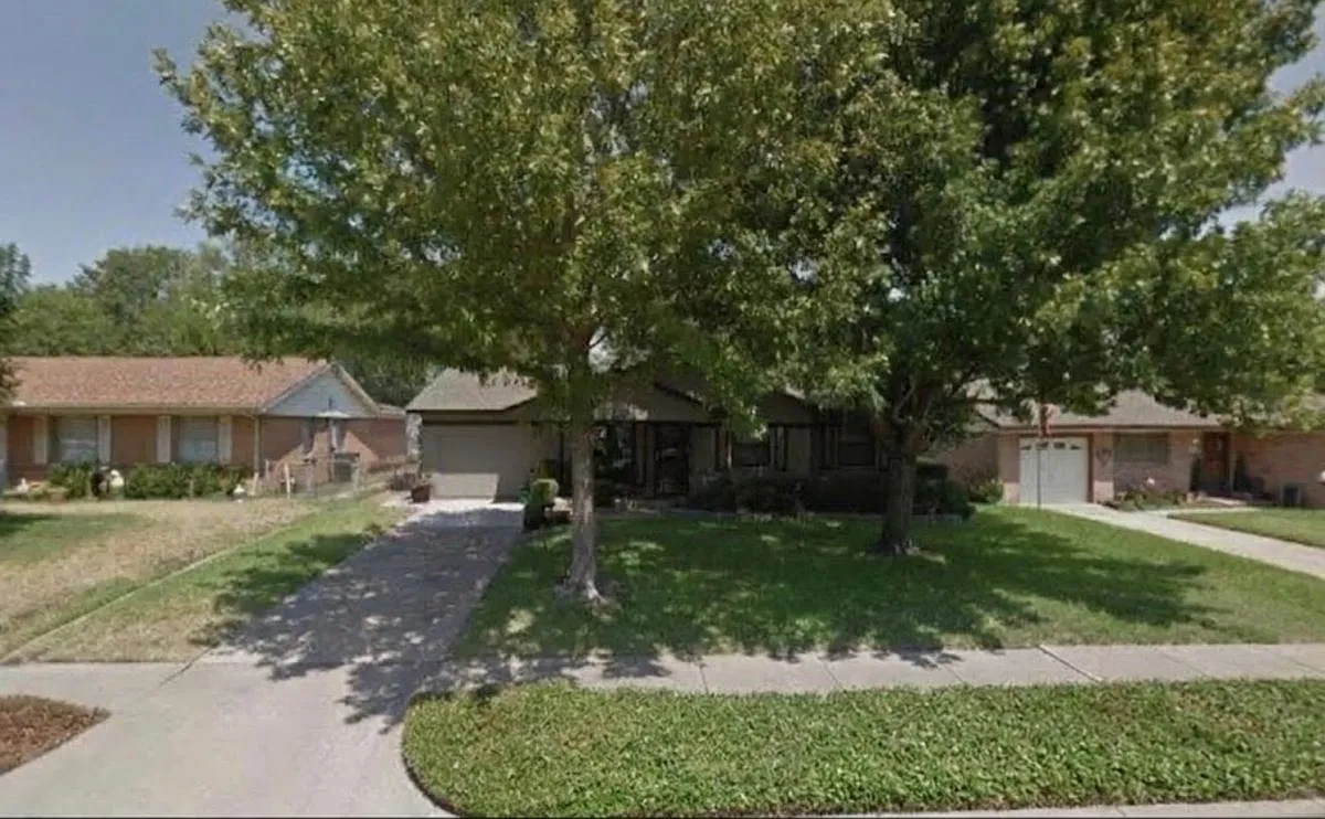 4 bed, 2.0 bath, 2115 sqft, $2,450 — Photo 1