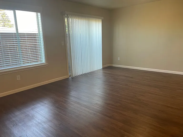 Covington Manor 9700-9816 — Photo 8