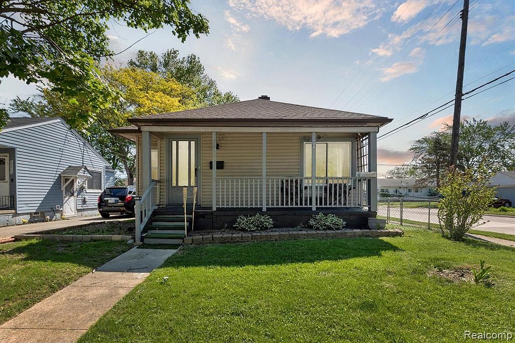 22402 Schroeder Ave, Eastpointe, MI 48021 Zillow
