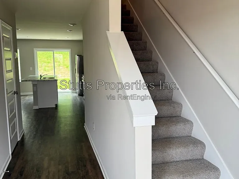 4137 Hudson Ct — Photo 6