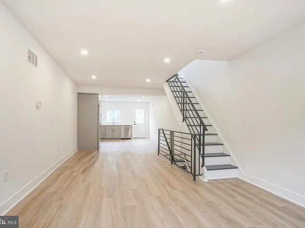 817 Pierce St, Philadelphia, PA 19148